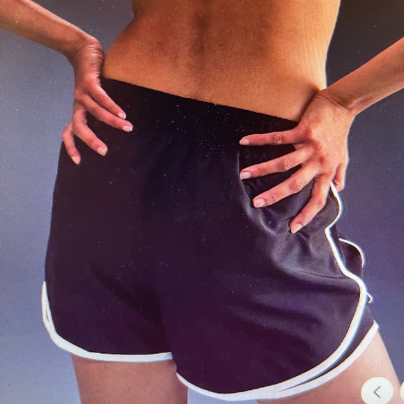 WOMENS NIKE DRI FIT RUNNING SHORTS SIZE MEDIUM IN BLACK/WHITE NWT! - Picture 2 of 5